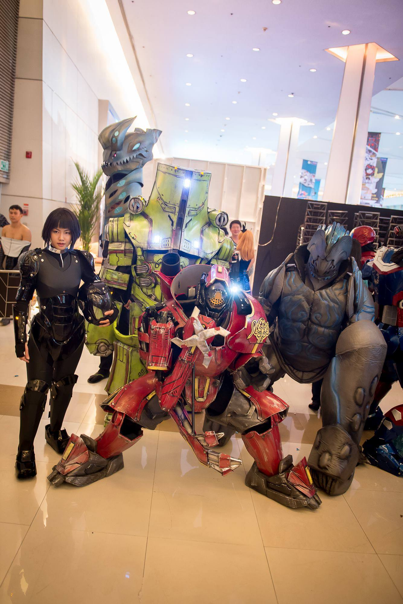 Illustration for article titled Pacific Rim Cosplay Is Suitably Massive